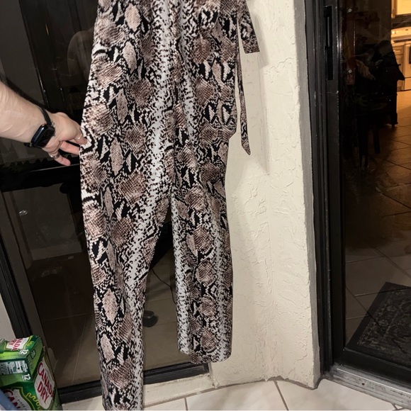 Sleeveless Snake-Print Overalls / Jumpsuit - snake 🐍 skin print With pockets - Picture 5 of 7